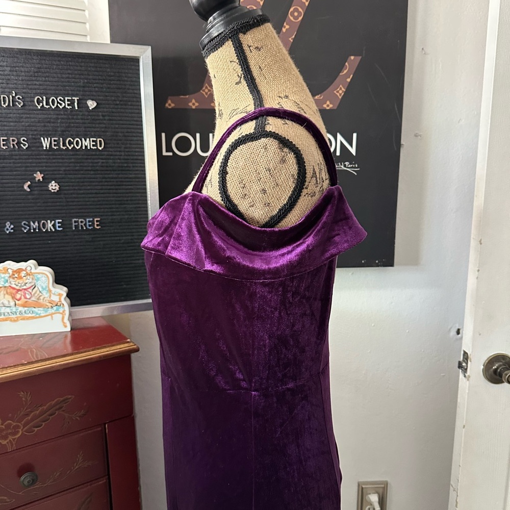 🆕Candalite Purple Velvet Gown - Picture 9 of 15